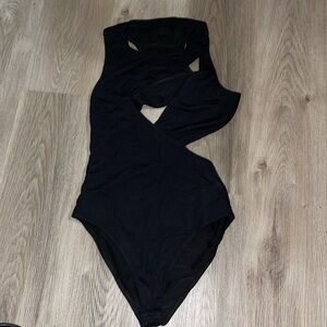 Hours woMen's Black cutout bodysuit medium